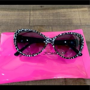 Betsy Johnson leopard print sunglasses